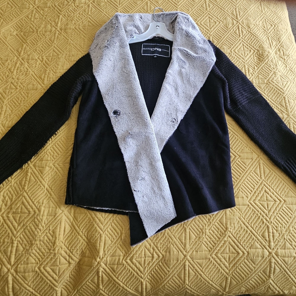 Chic Black Cardigan with Soft Gray Collar